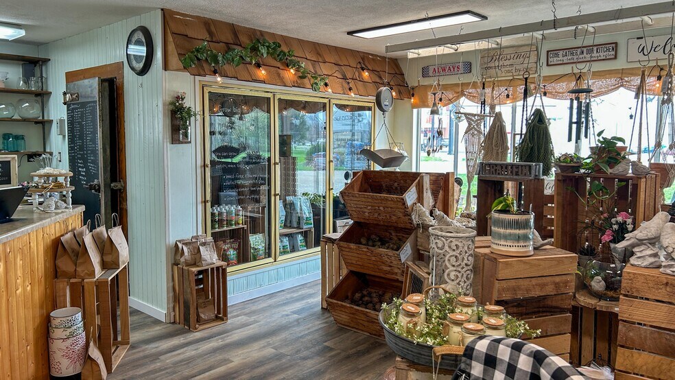 More Photos Of 720 N Broadway St, Spring Valley Garden Center For Sale