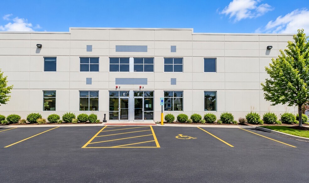 More Photos Of 475 Quadrangle Dr, Bolingbrook Warehouse For Lease