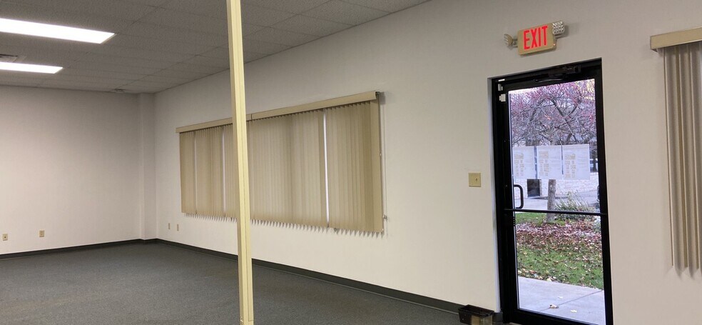 More Photos Of 427 W Pike St, Goshen Restaurant For Lease