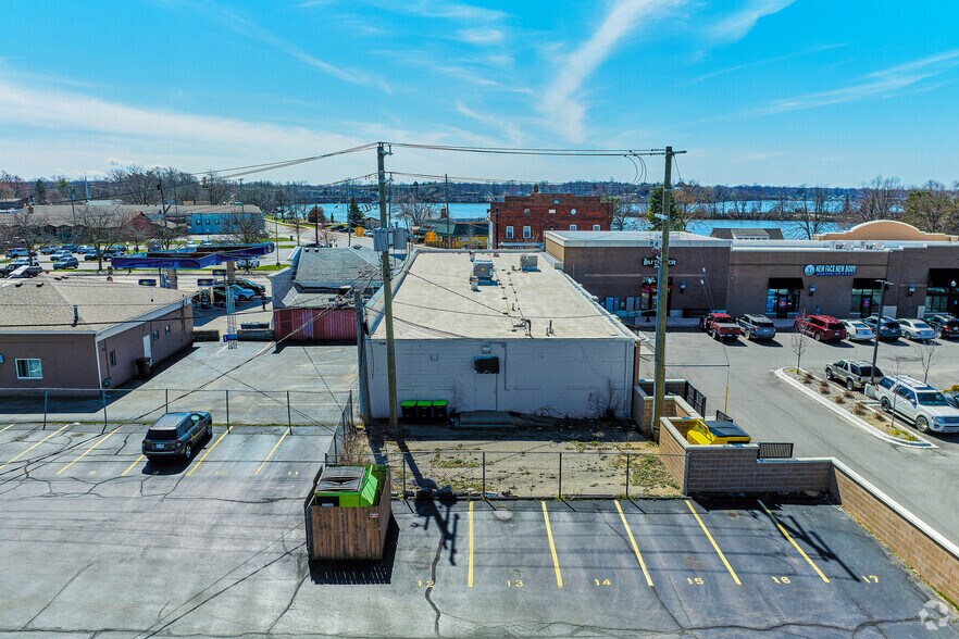 More Photos Of 504 Main St, Belleville Storefront Retail Office For Lease