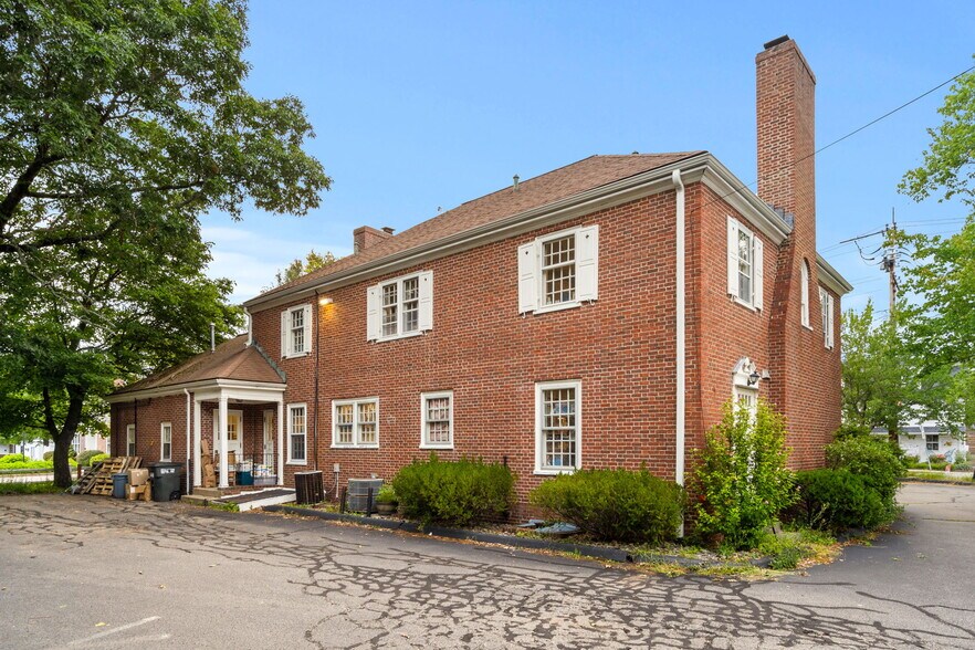 More Photos Of 504 Main St, Medfield Office For Sale