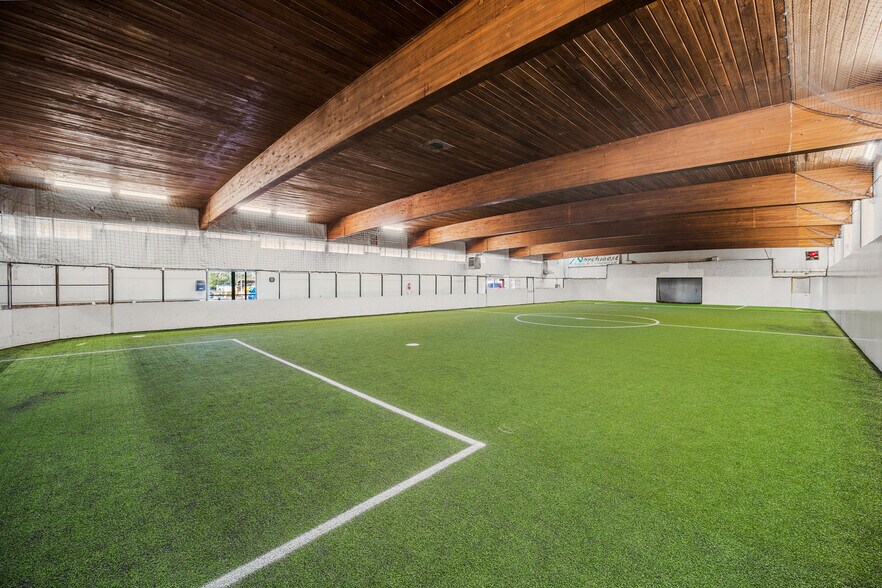 More Photos Of 13116 NE Sandy Blvd, Portland Storefront Retail Office For Sale