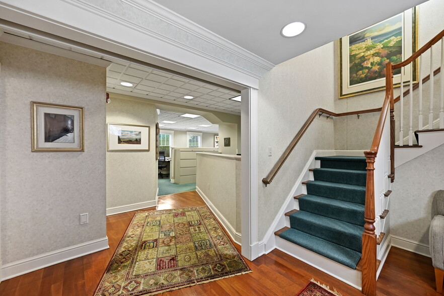 More Photos Of 1458 Bedford St, Stamford Office For Sale