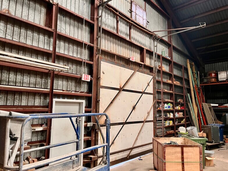 More Photos Of 3516 Tarrant Main St, Fort Worth Warehouse For Sale
