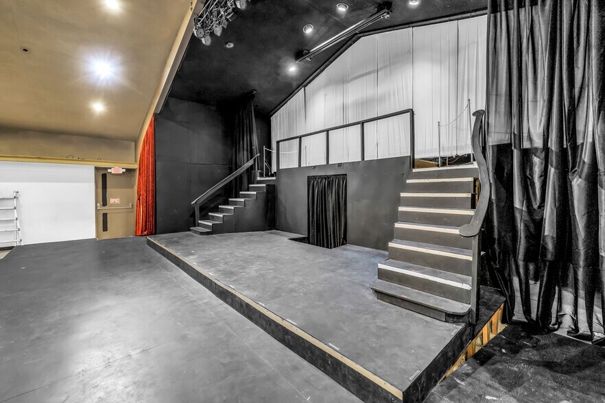 More Photos Of 2632 54th St S, Gulfport Specialty For Lease