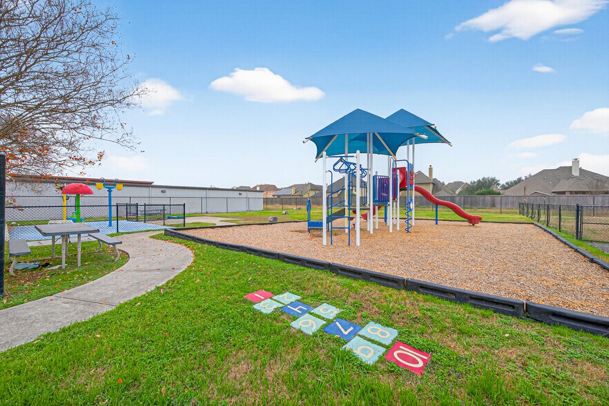 More Photos Of 8525 Queenston Blvd, Houston Freestanding For Sale