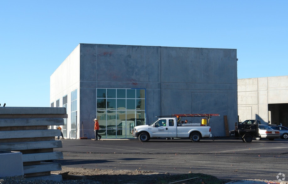 More Photos Of 3995 N Freeway Blvd, Sacramento Flex For Sale