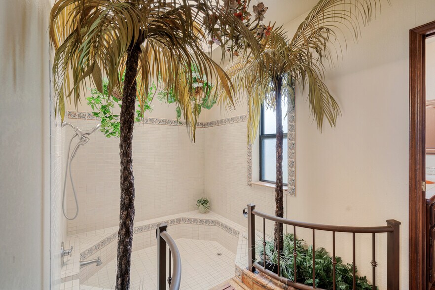 More Photos Of 505 Gilchrist Ln, Del Rio Specialty For Sale