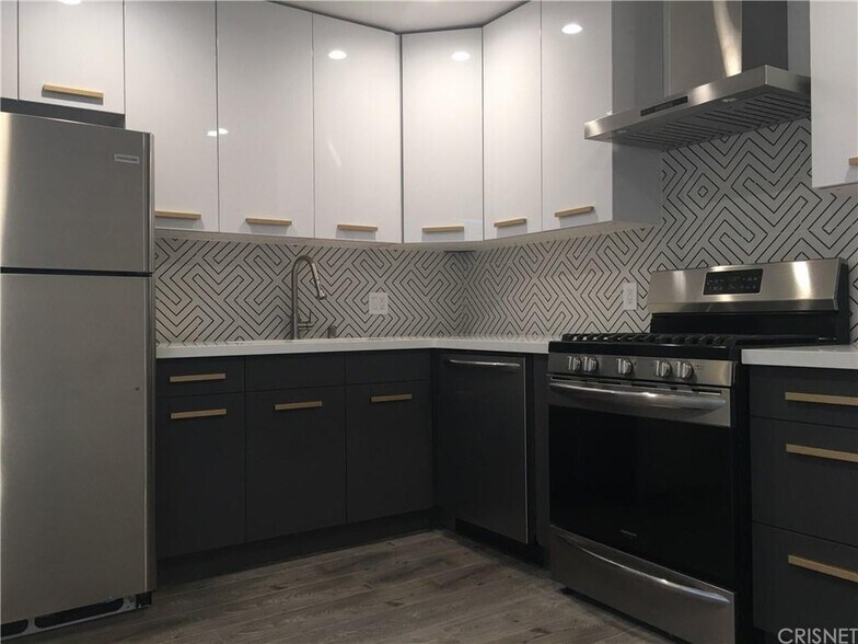 More Photos Of 5427 Carlton Way, Los Angeles Apartments For Sale