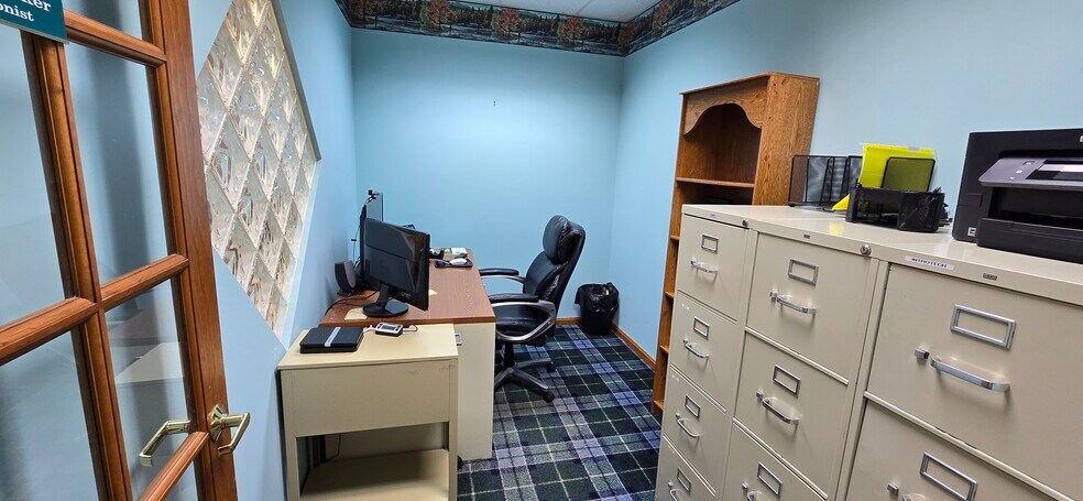 More Photos Of 1004-1010 Vivian Dr, Grafton Office For Sale