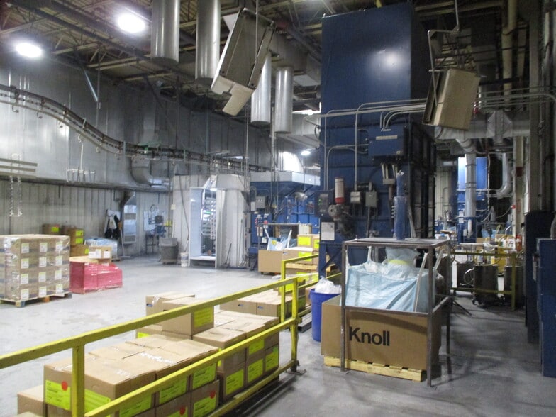 More Photos Of 2800 Estes St, Norton Shores Manufacturing For Sale