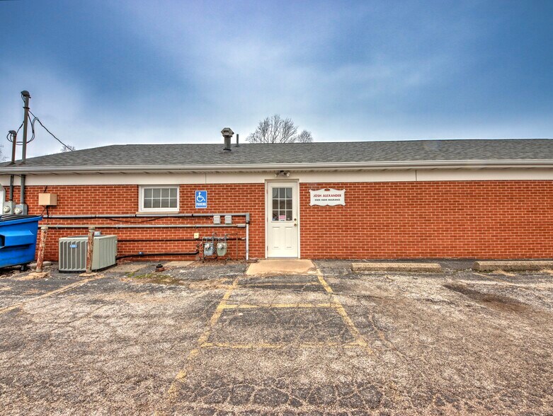 More Photos Of 111 Longwood Dr, Laporte Freestanding For Lease