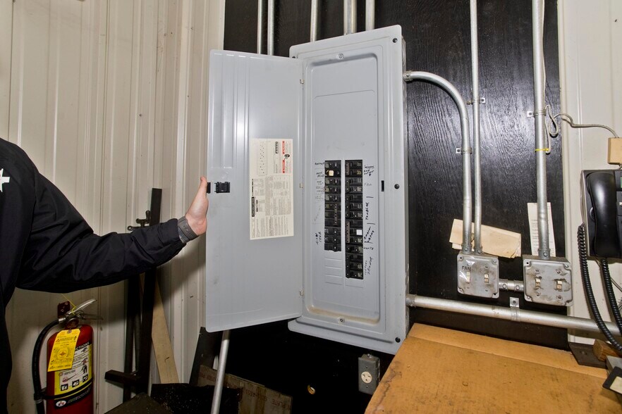 More Photos Of 16 Arthur St, Easthampton Warehouse For Sale