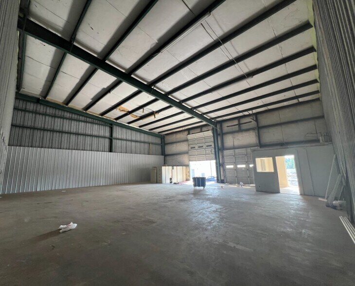 More Photos Of 123-139 Ragland Rd, Jackson Warehouse For Lease