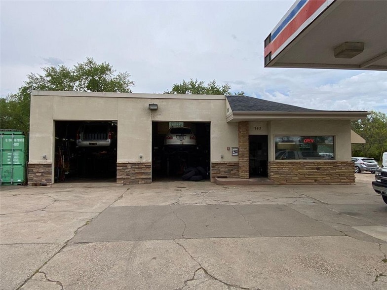 More Photos Of 743 Broadway St E, Monticello Auto Repair For Sale