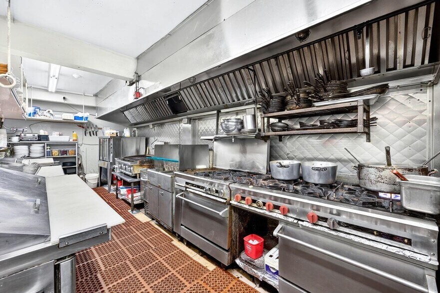 More Photos Of 269-271 Commercial St, Provincetown Storefront Retail Residential For Sale