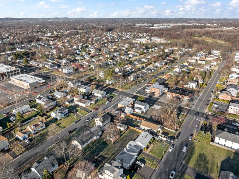 More Photos Of 136 Stelton Rd, Piscataway Freestanding For Sale