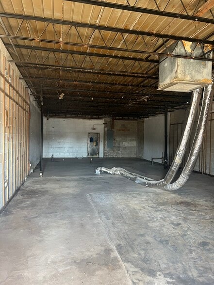 More Photos Of 501 Plaza Dr, Enterprise Storefront Retail Office For Sale
