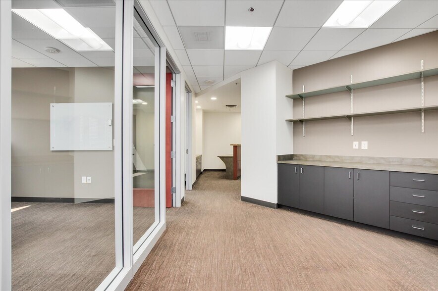 More Photos Of 1800 Glenarm Pl, Denver Office For Sale