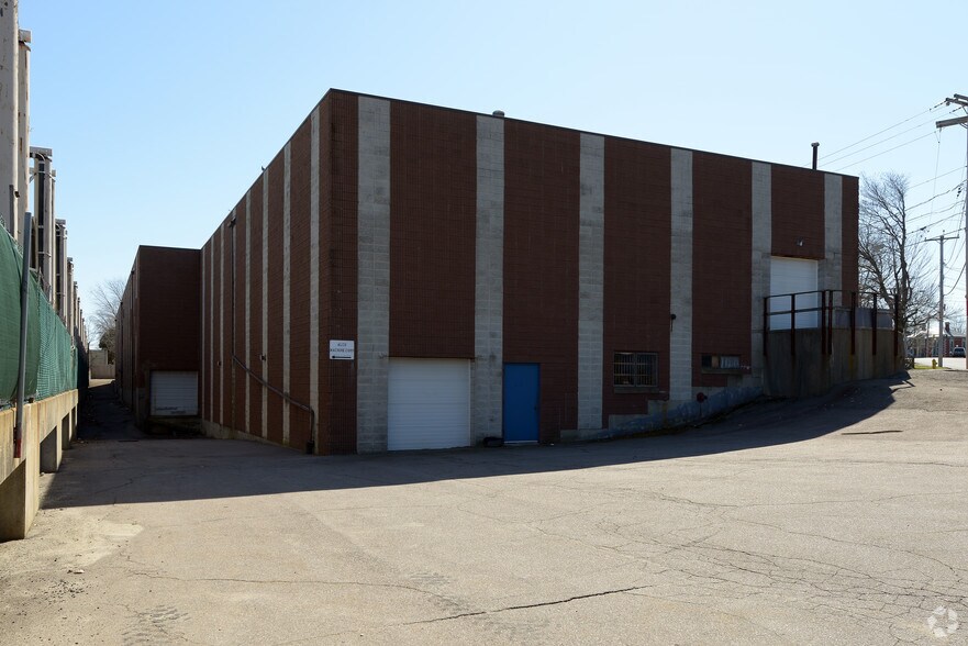 More Photos Of 91-111 French Ave, Braintree Manufacturing For Lease