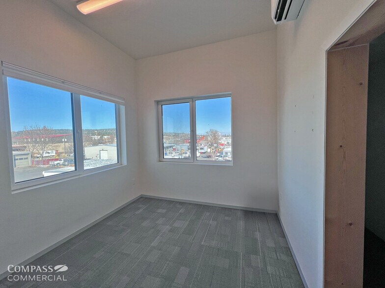 More Photos Of 150 NE Hawthorne Ave, Bend Office For Lease