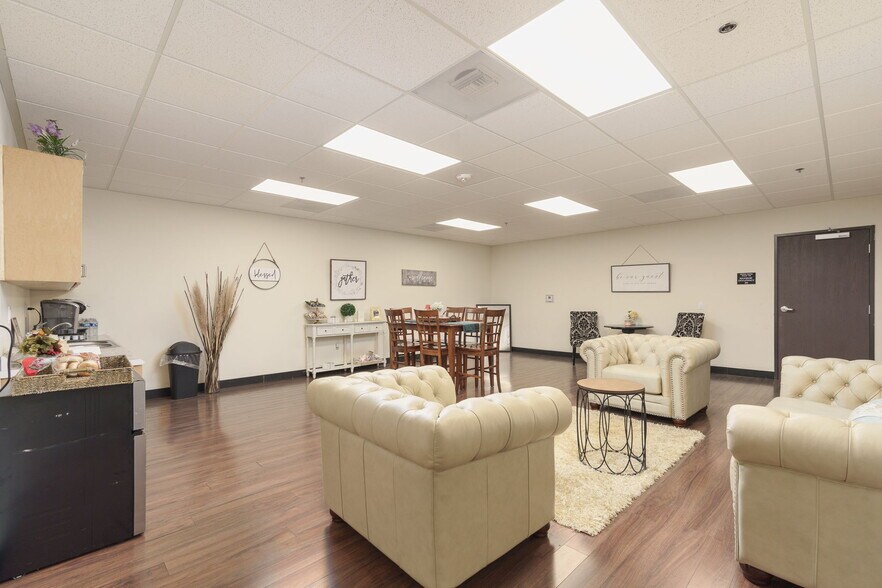 More Photos Of 2311 Statham Blvd, Oxnard Warehouse For Lease