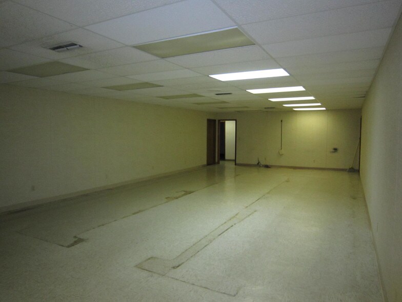 More Photos Of 9310 Normandie Dr, Shreveport Office For Lease