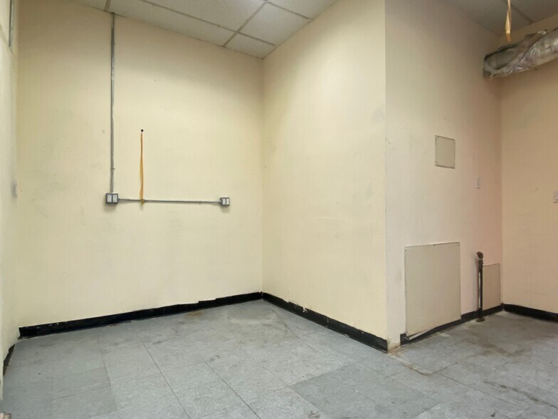 More Photos Of 41-10 29th St, Long Island City Storefront Retail Office For Lease