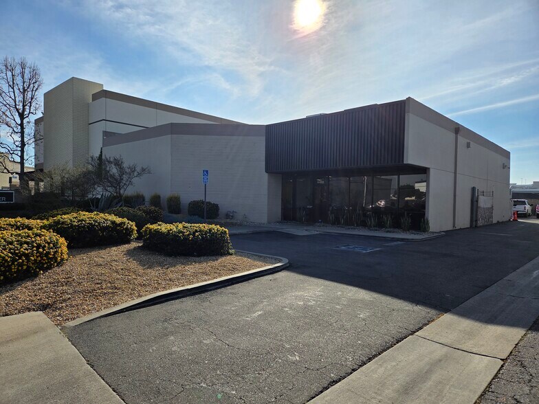 Primary Photo Of 10661 Humbolt St, Los Alamitos Manufacturing For Lease