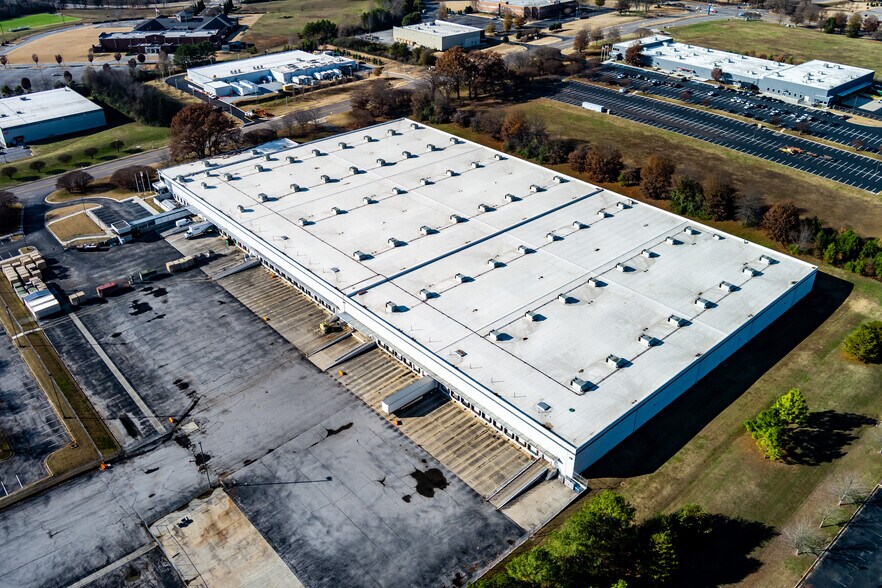 More Photos Of 300 Diamond Dr NW, Huntsville Warehouse For Lease