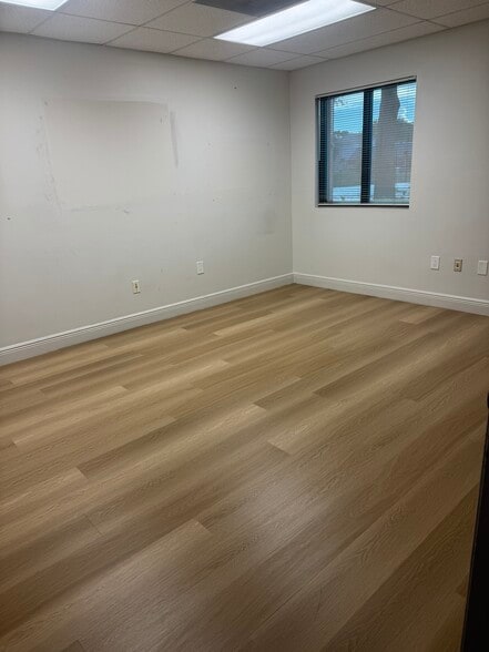 More Photos Of 2233 Commerce Pky, Weston Office For Sale