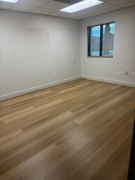 More Photos Of 2233 N Commerce Pky, Weston Office For Lease