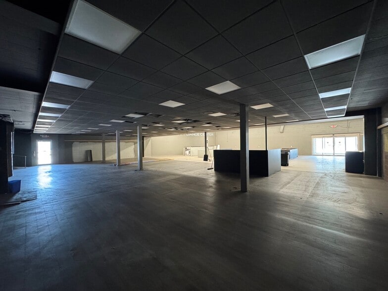 More Photos Of 50 Southeast Ave, Tallmadge Freestanding For Sale