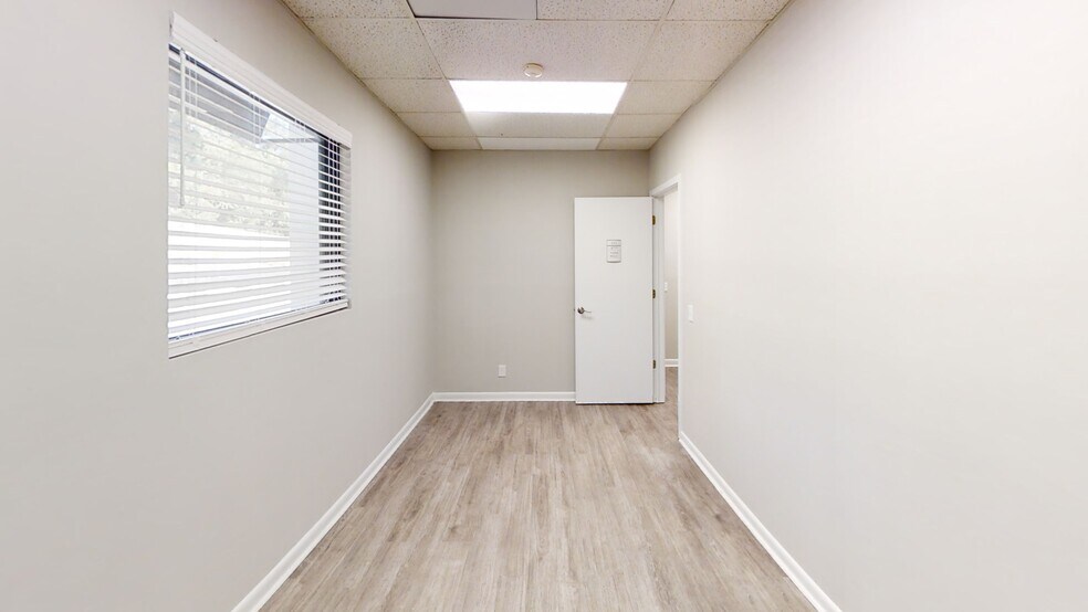 More Photos Of 2920 Edgewood Cir, Columbus Office For Lease