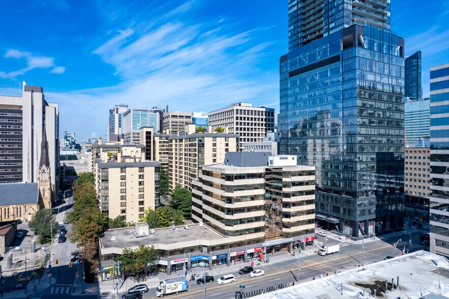 More Photos Of 250 Dundas St W, Toronto Office For Lease