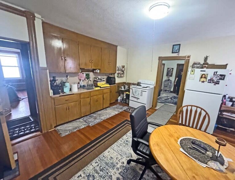 More Photos Of 146-148 Grove St, New Britain Apartments For Sale