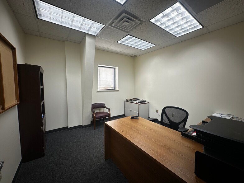 More Photos Of 302 Thunder Rd, Duenweg Warehouse For Sale