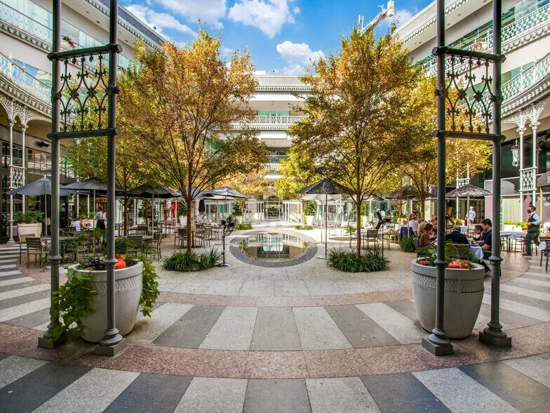 More Photos Of 100 Crescent Ct, Dallas Office For Lease