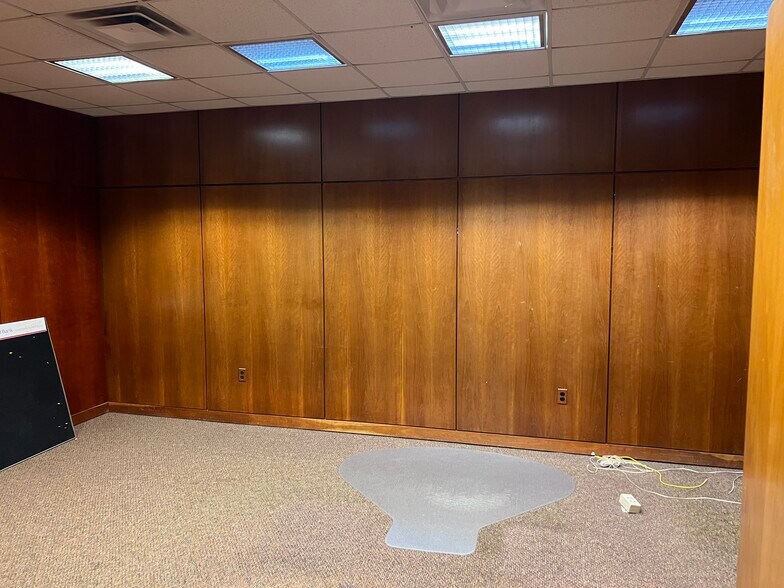 More Photos Of 272 Main Street, Nicholson Office For Sale