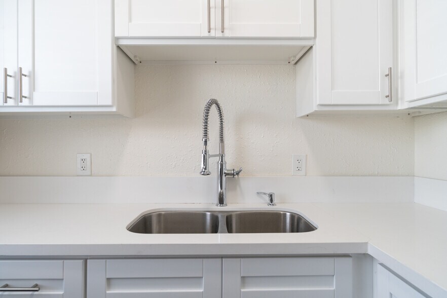 More Photos Of 1984 Park Grove Ave, Los Angeles Apartments For Sale