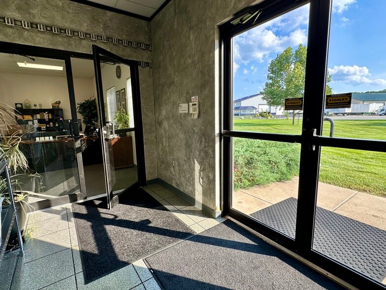 More Photos Of 4042 W 82nd Ct, Merrillville Office For Lease