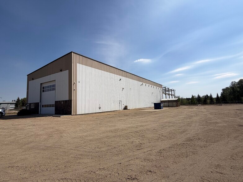 More Photos Of 11 & 13 - 27123 Highway 597, Blackfalds Warehouse For Sale