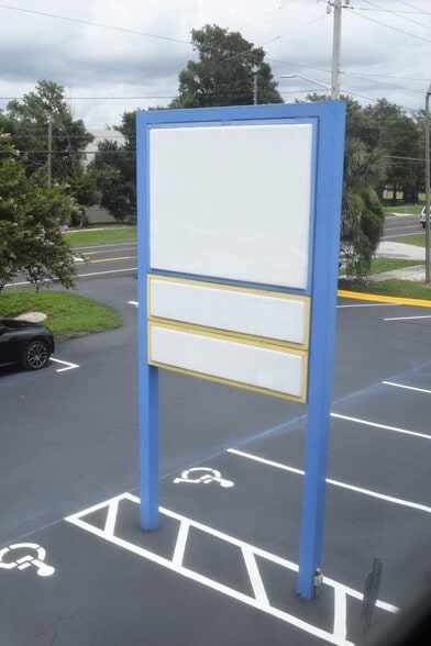 More Photos Of 2400 Silver Star Rd, Orlando Distribution For Sale