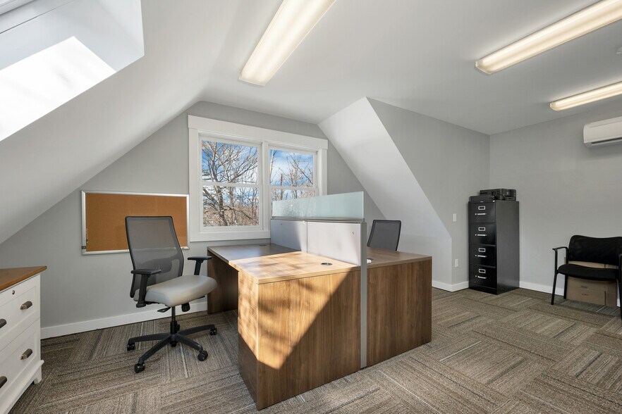 More Photos Of 252 Daniel Webster Hwy, Meredith Office For Sale