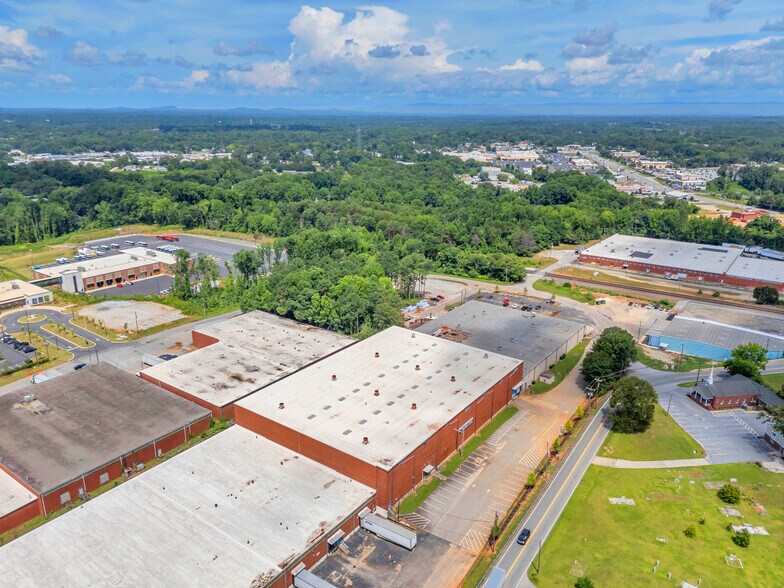 More Photos Of 304 Arcadia Dr, Greenville Industrial For Lease
