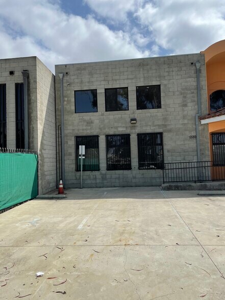 More Photos Of 1220 251st St, Harbor City Warehouse For Lease