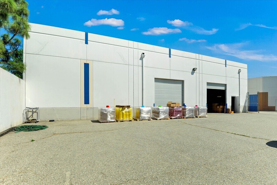More Photos Of 920 W 10th St, Azusa Warehouse For Sale