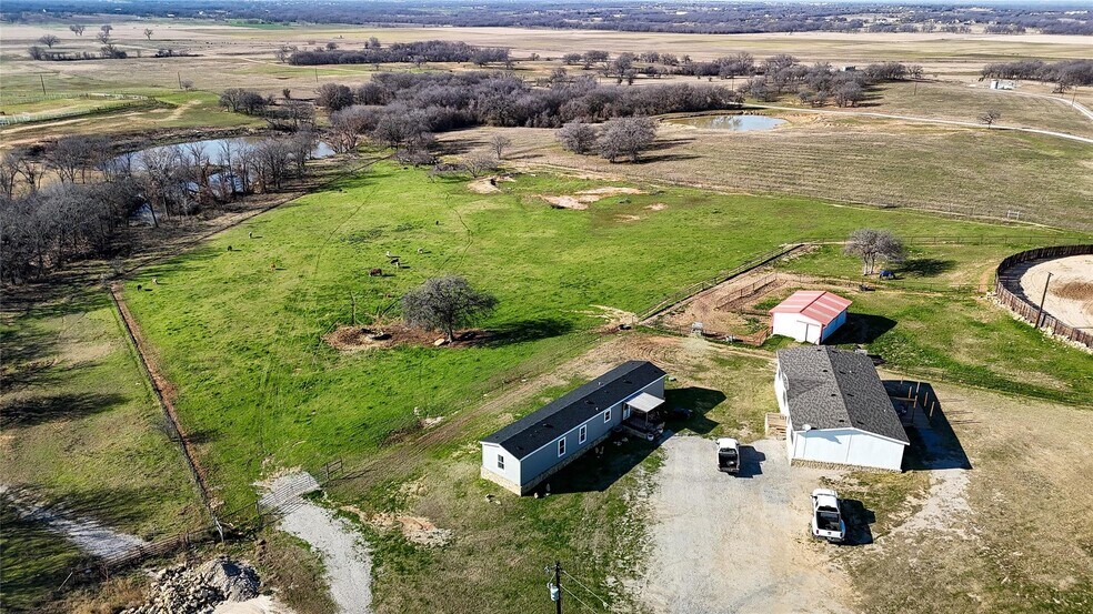 More Photos Of 7206 S FM 51, Boyd Veterinarian Kennel For Sale