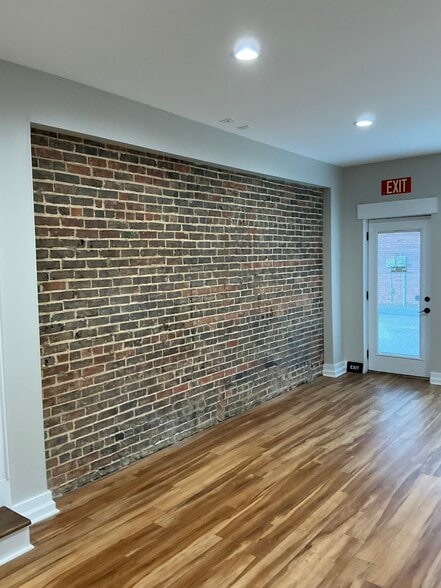 More Photos Of 124 Confederate St, Fort Mill Storefront For Sale