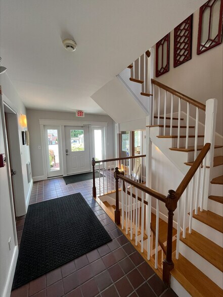 More Photos Of 683 Main St, Norwell Loft Creative Space For Lease